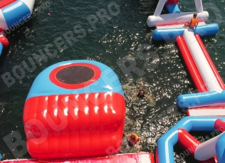 Надувной аквапарк на воде «Риф 6» - Аквапарки. Цена:37000 руб. ширина:17 м, длина:49 м, высота:4.2 м, вес:1810 кг