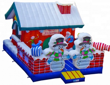 Надувной батут «Домик Деда Мороза» - Батуты. Цена:3950 руб. ширина:7.0 м, длина:5.0 м, высота:5.0 м, вес:200 кг
