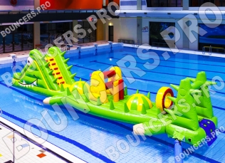 Надувной аквапарк на воде «Крокодил» - Аквапарки. Цена:4600 руб. ширина:2.0 м, длина:12.0 м, высота:2.1 м, вес:175 кг