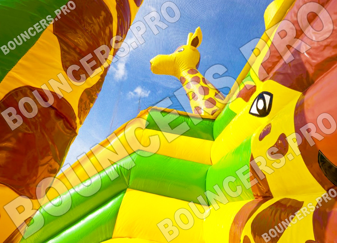 Большая надувная горка «Жираф» - Батуты. Цена:4090 руб. ширина:3.8 м, длина:8.0 м, высота:7.8 м, вес:235 кг