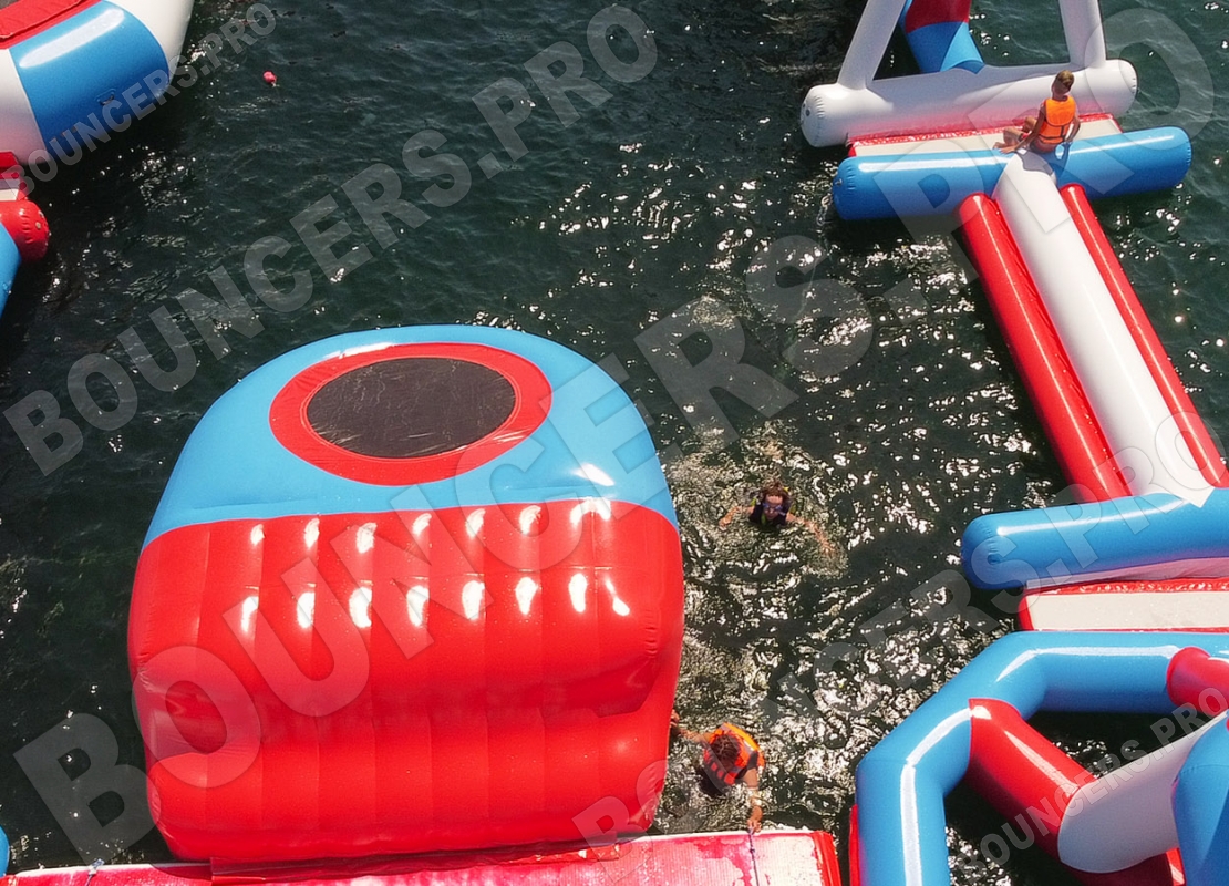 Надувной аквапарк на воде «Риф 6» - Аквапарки. Цена:36500 руб. ширина:17 м, длина:49 м, высота:4.2 м, вес:1810 кг